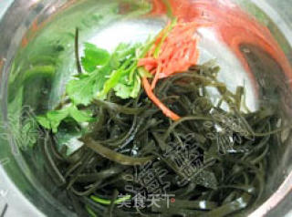 凉拌海带丝（附干海带泡发过程）的做法步骤：2
