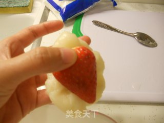 草莓大福~香甜的美味的做法步骤：2