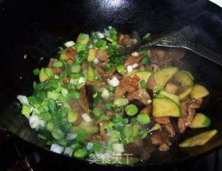 肉片香菇炒西葫芦的做法步骤：3
