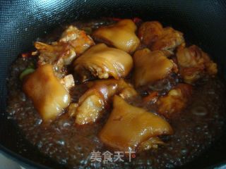 黄豆焖猪蹄的做法步骤：2