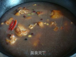 黄豆焖猪蹄的做法步骤：2