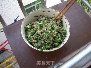 韭菜肉包的做法步骤：2