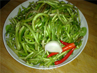 春天的野菜－清炒芦篙的做法步骤：3