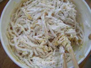 百样搭配的小菜-----鸭蛋咸菜饼的做法步骤：2