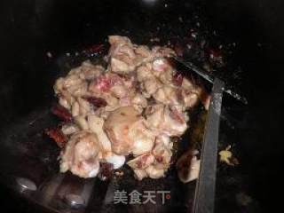 自制辣子鸡的做法步骤：2