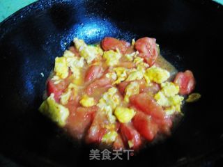 西红柿炒鸡蛋的做法步骤：2