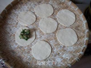 韭菜肉饼的做法步骤：2