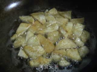 西芹豆腐炒肉的做法步骤：2