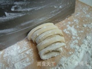 【老桃七厨房】新疆风味孜然手擀面的做法步骤：2