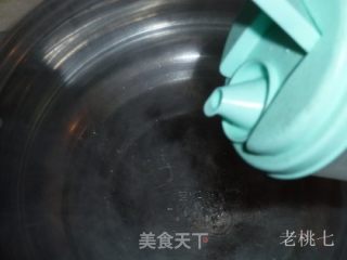 【老桃七厨房】新疆风味孜然手擀面的做法步骤：2