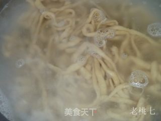 【老桃七厨房】新疆风味孜然手擀面的做法步骤：2