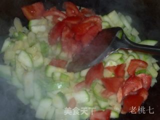 【老桃七厨房】新疆风味孜然手擀面的做法步骤：2