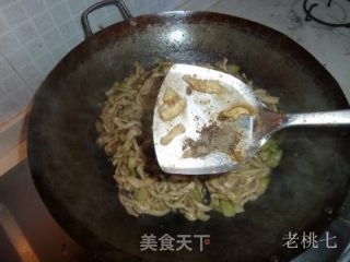 【老桃七厨房】新疆风味孜然手擀面的做法步骤：2