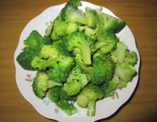 茄汁西兰花的做法步骤：2