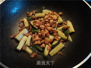 美味小炒的做法步骤：2