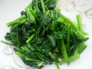 简单家常菜------芝麻蛋皮菠菜的做法步骤：2