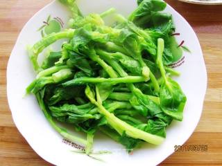 腊肠炒菜苔的做法步骤：2