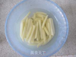 自制炸薯条的做法步骤：2