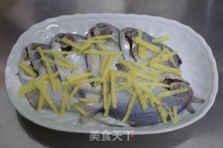 清蒸鲳鱼的做法步骤：2
