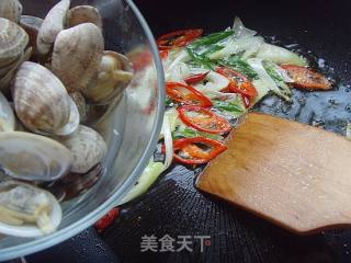 酱爆花蛤的做法步骤：2
