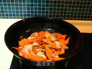 胡萝卜炒剔骨肉的做法步骤：5