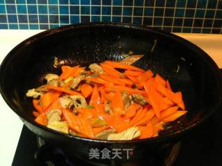 胡萝卜炒剔骨肉的做法步骤：5