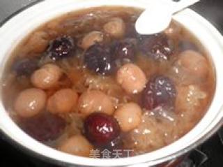 红枣桂圆银耳羹的做法步骤：3