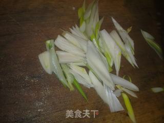 葱爆海参的做法步骤：2