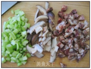 芥蓝腊肠饭的做法步骤：2