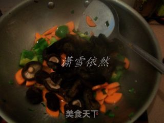 三鲜烧海参(一)的做法步骤：2