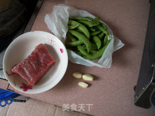 豌豆夹炒牛肉的做法步骤：2
