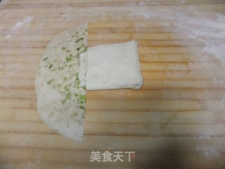 葱油饼的做法步骤：2