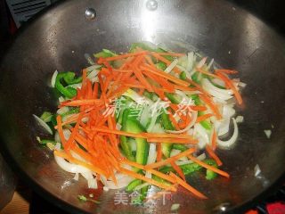 时蔬炒面的做法步骤：2