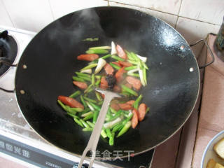 蒜苗炒豆腐的做法步骤：2