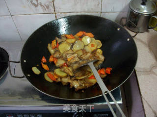土豆回锅肉的做法步骤：2