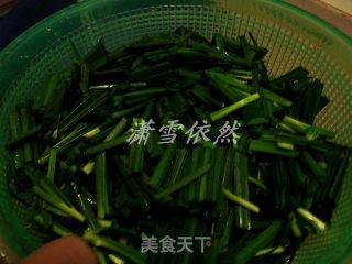韭菜灌蛋的做法步骤：2