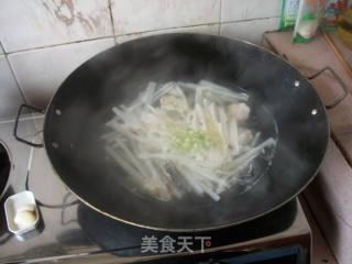 萝卜丝生鱼汤的做法步骤：2