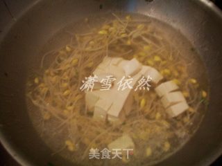 菠菜豆芽汤的做法步骤：2