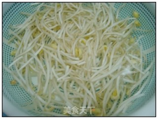 豆芽炒胡萝卜的做法步骤：2