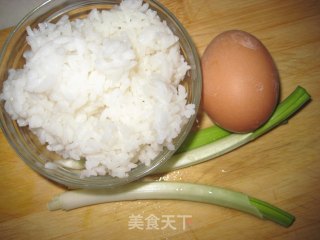 蒜香蛋炒饭的做法步骤：2