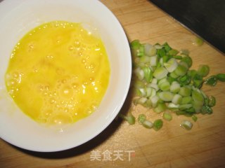 蒜香蛋炒饭的做法步骤：2