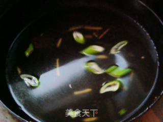 菠菜木耳鸡蛋汤的做法步骤：4
