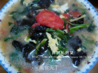 菠菜木耳鸡蛋汤的做法步骤：4
