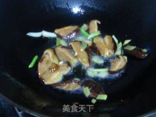 葱烧鱼皮的做法步骤：2