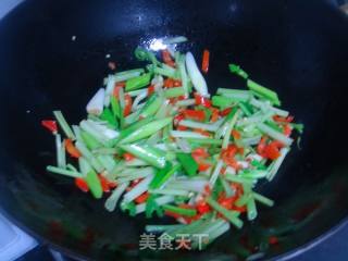 芹菜煎焖豆付的做法步骤：3