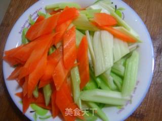 西芹拌腐竹的做法步骤：3
