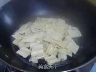 西芹拌腐竹的做法步骤：3