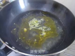 金针瘦肉粉丝汤的做法步骤：2