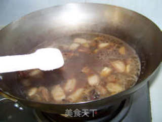 胡萝卜红烧肉的做法步骤：2