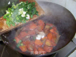 胡萝卜红烧肉的做法步骤：2